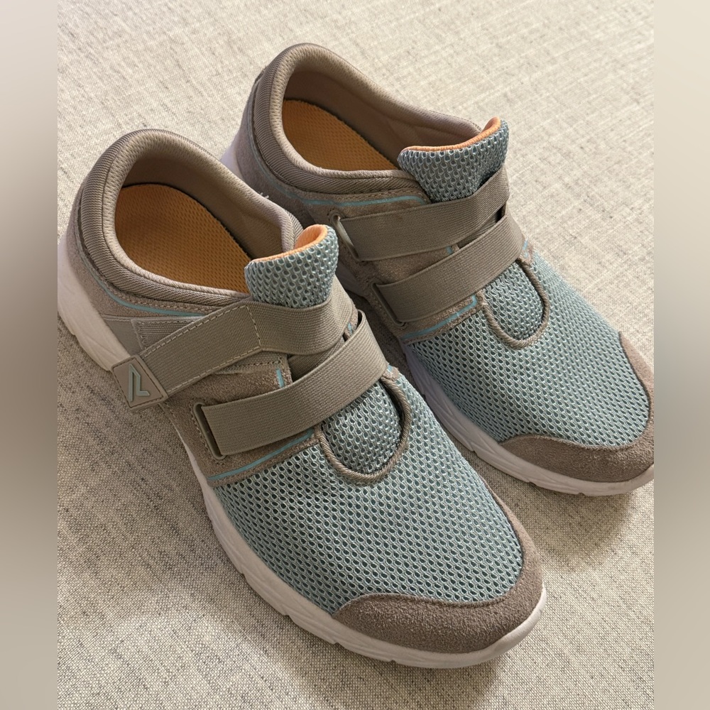 Vionic Brisk Ema Suede Fitness Athletic Shoes Sneakers 9.5 blue gray mesh